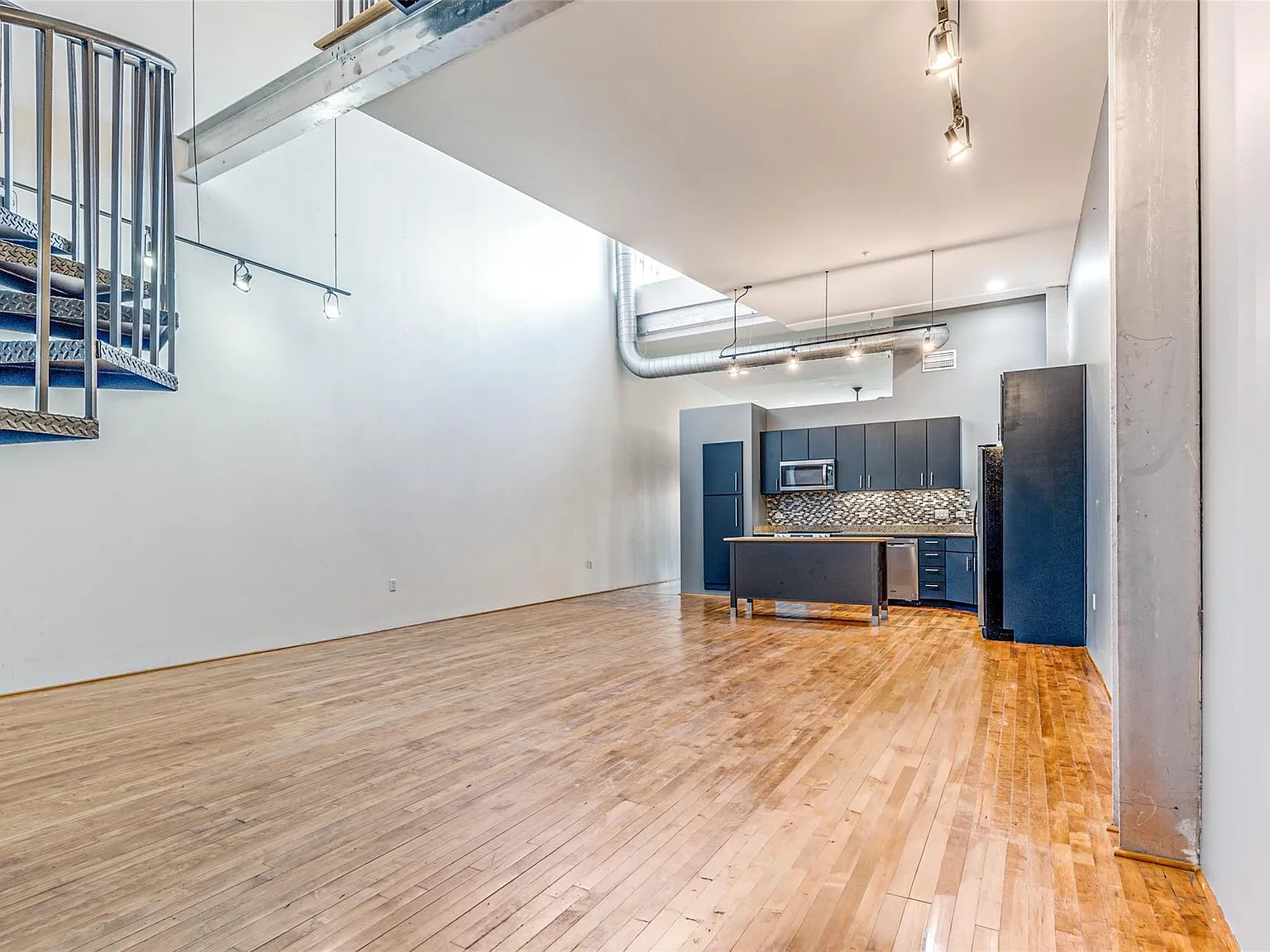 2 bed, 2.0 bath, 2004 sqft, $2,900 — Photo 4