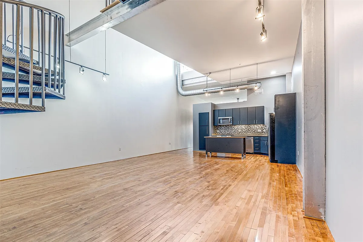 Building Photo - 1312 Live Oak St #223