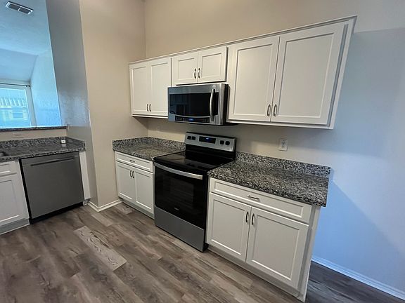 3rd image of 909 McKavett Dr