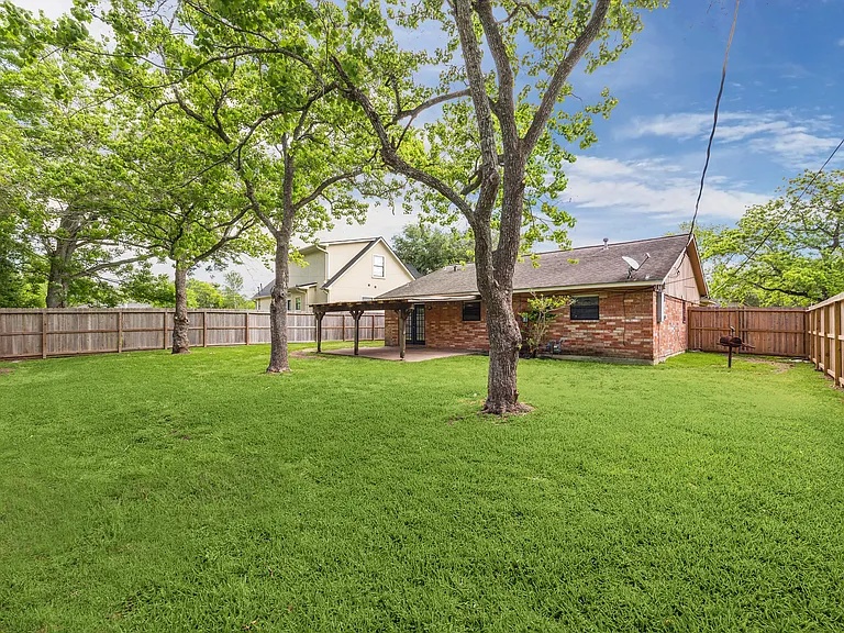 1104 Union Valley Dr — Photo 2