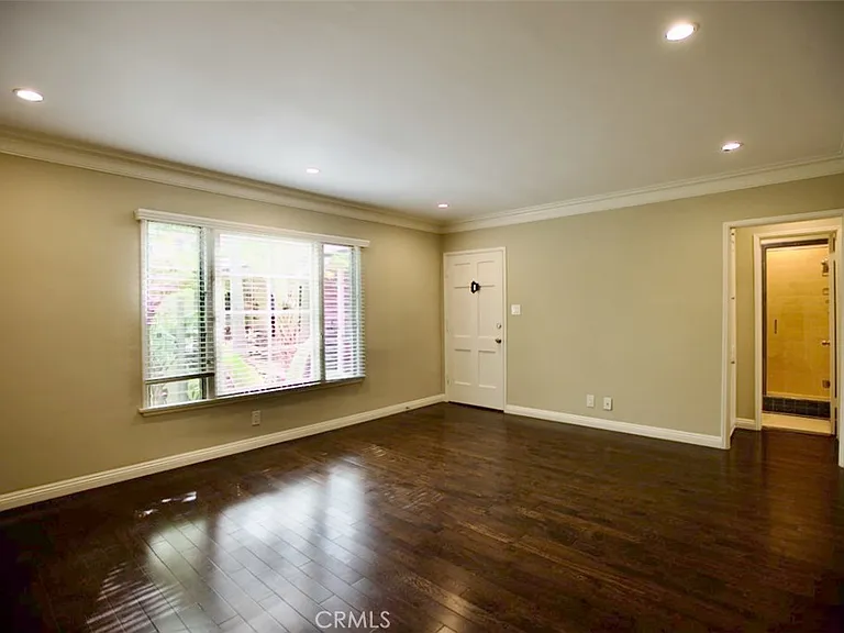 435 N Van Ness Ave — Photo 5