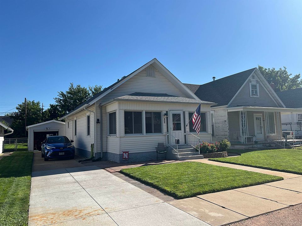 2nd image of 809 E 5th