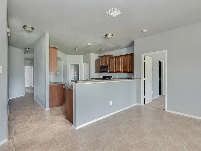 5313 Beacon Ln — Photo 4
