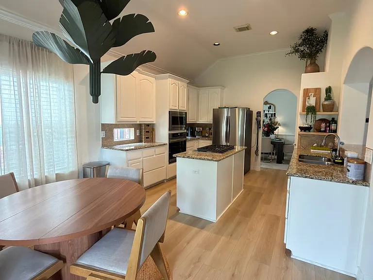 16927 Locust Springs Dr — Photo 10