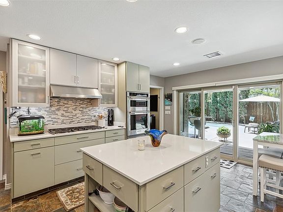 2nd image of 822 Shady Ln