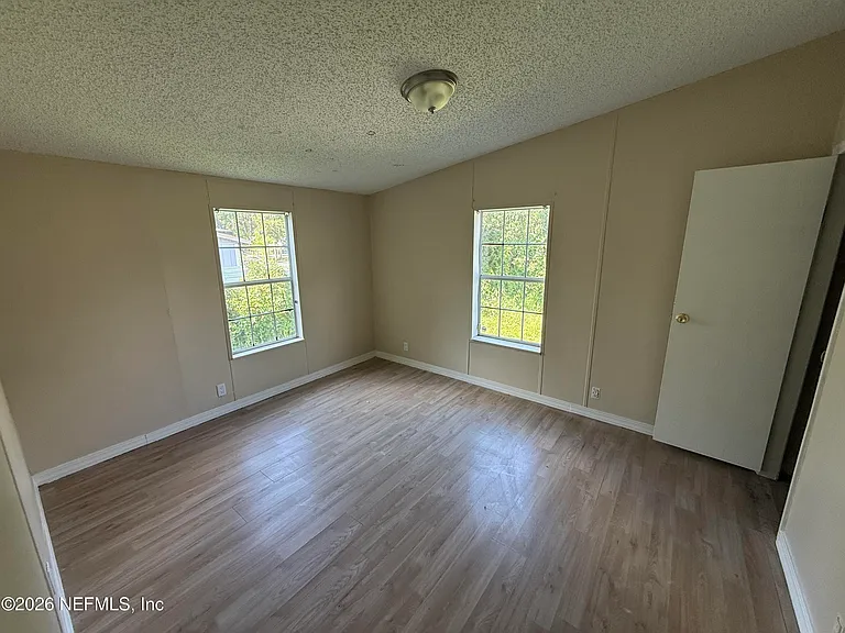 7922 Hastings St — Photo 10