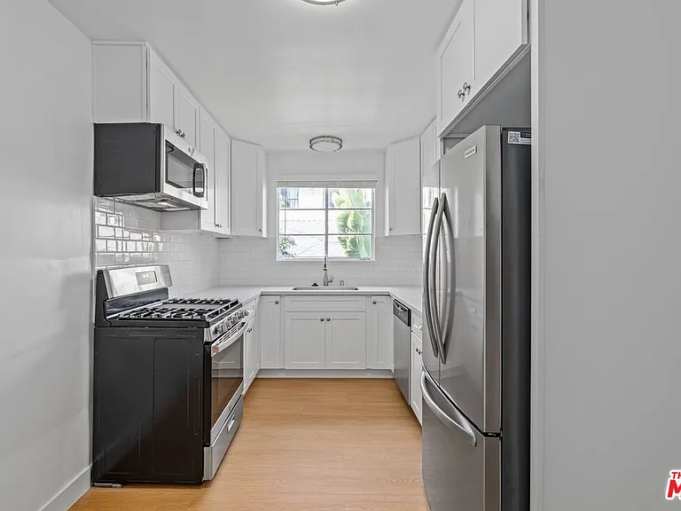 1754 Malcolm Ave #5 — Photo 6