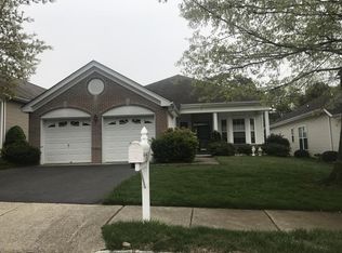 6 Greenways Ln, Lakewood, NJ 08701