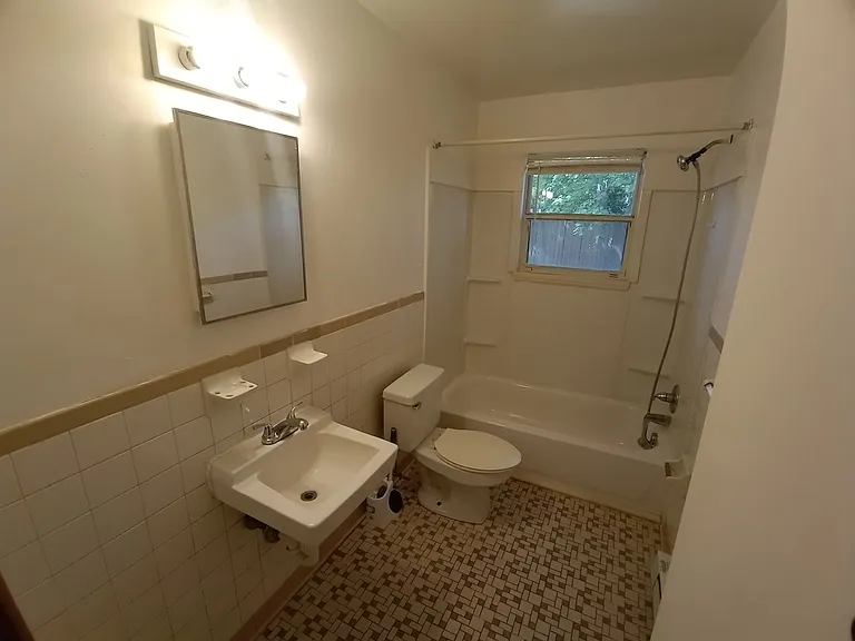 1346 Strand St — Photo 13