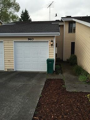 1st image of 940 28th St NE