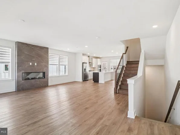 19814 Lavender Dust Sq, Ashburn, VA 20147