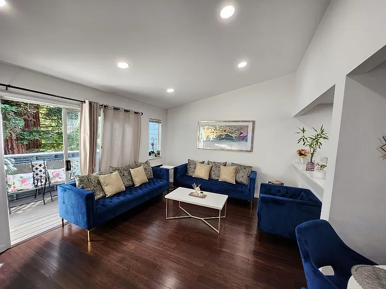 1460 Four Oaks Cir — Photo 2