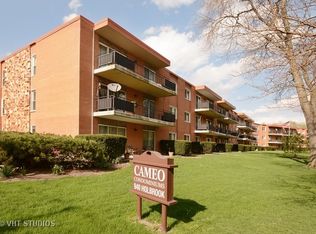 940 Holbrook Rd APT 4A, Homewood, IL 60430