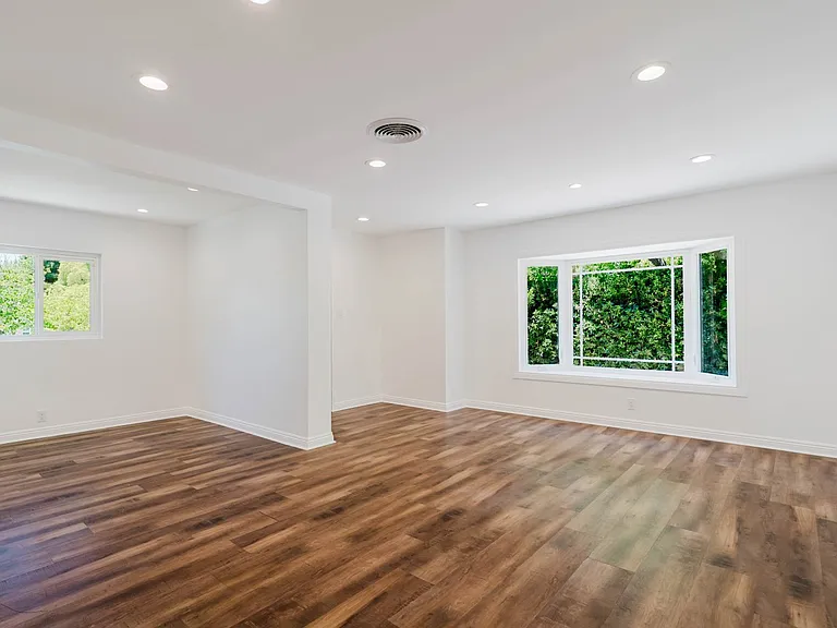13856 Runnymede St — Photo 7