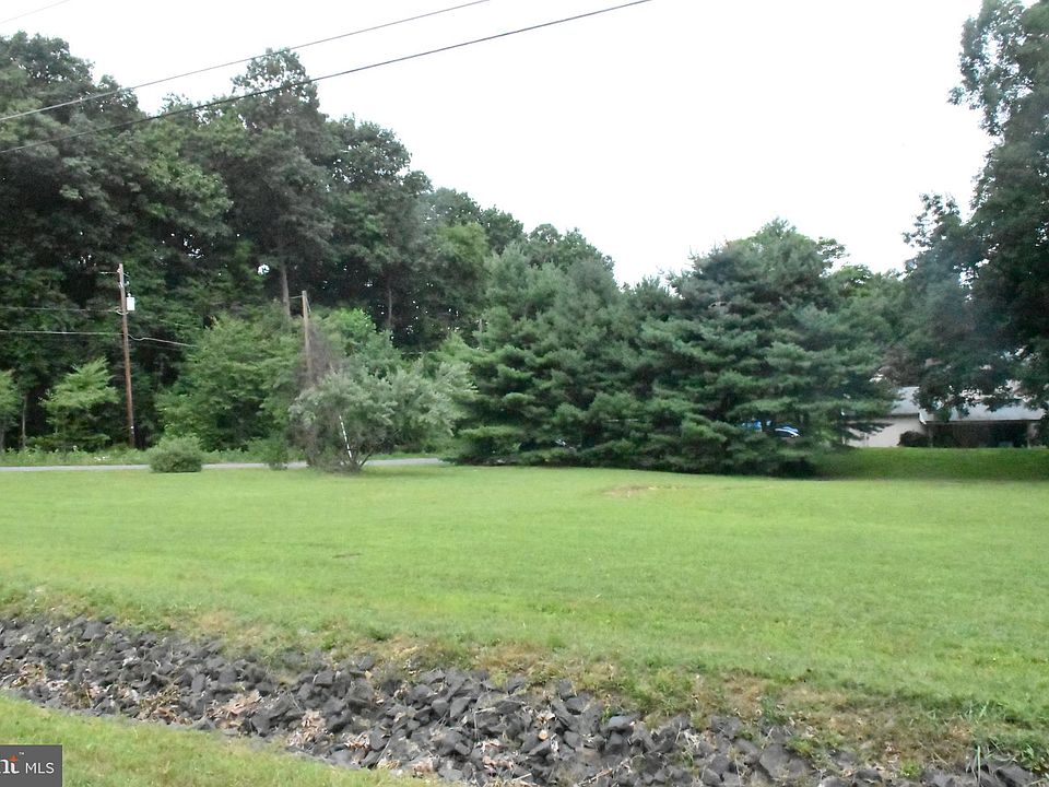 2nd image of 318 Comanche Dr