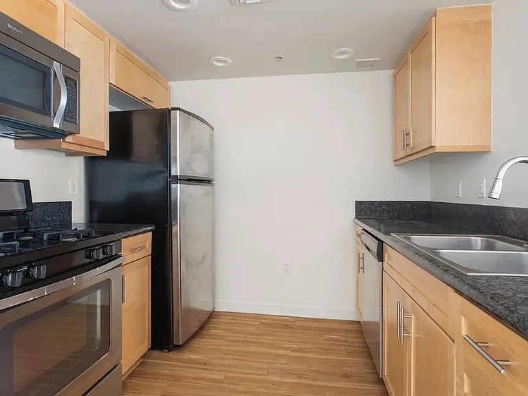 Mayfair Residences — Photo 18
