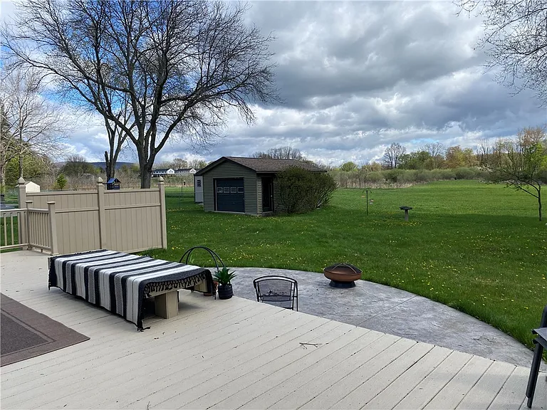 33 Suburban Dr — Photo 27