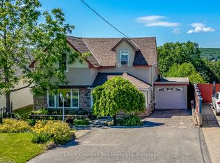 71 Poyntz St, Penetanguishene, ON L9M 1N6