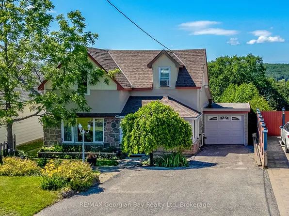 71 Poyntz St, Penetanguishene, ON L9M 1N6