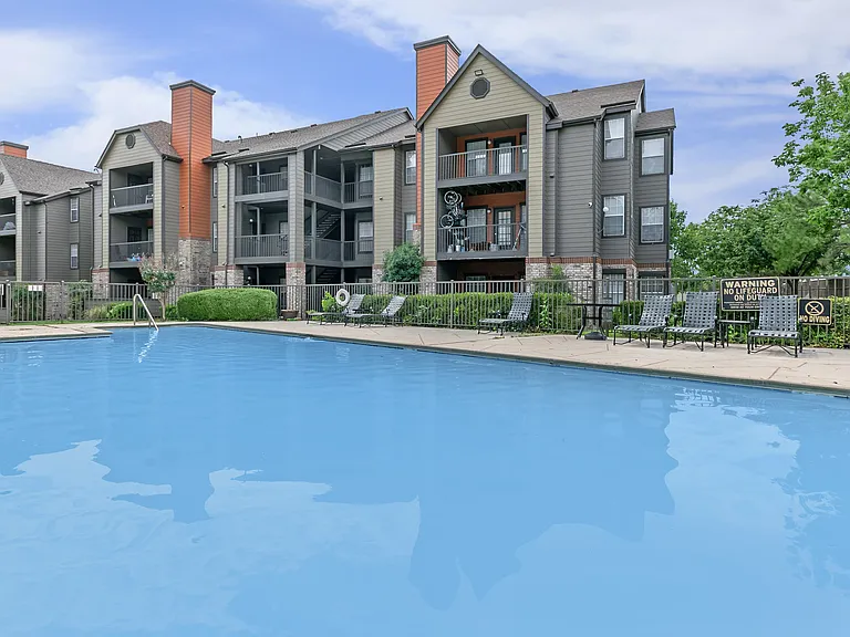 Sparkling Swimming Pool at 89 East