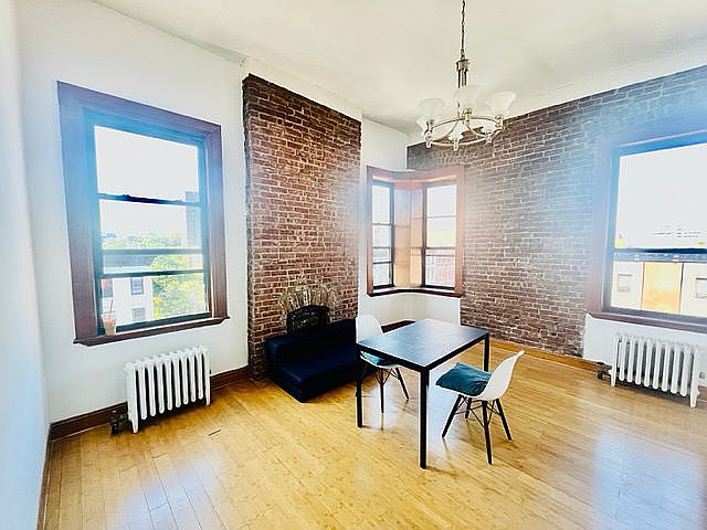 1st image of 2254 1st Ave #5E