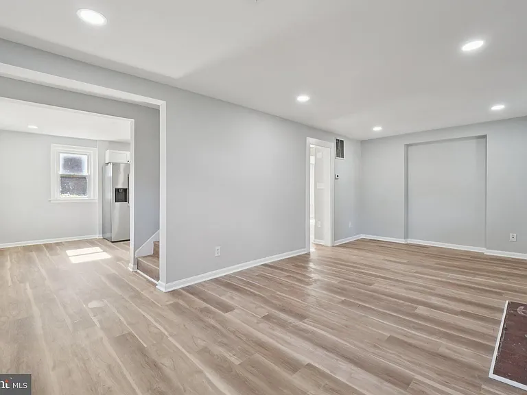 2500 S Eads St — Photo 11