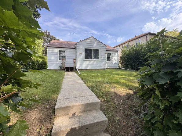 6634 W Carmen AVENUE, Milwaukee, WI 53218