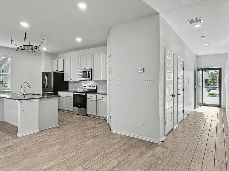 2437 Dielman Dr — Photo 3
