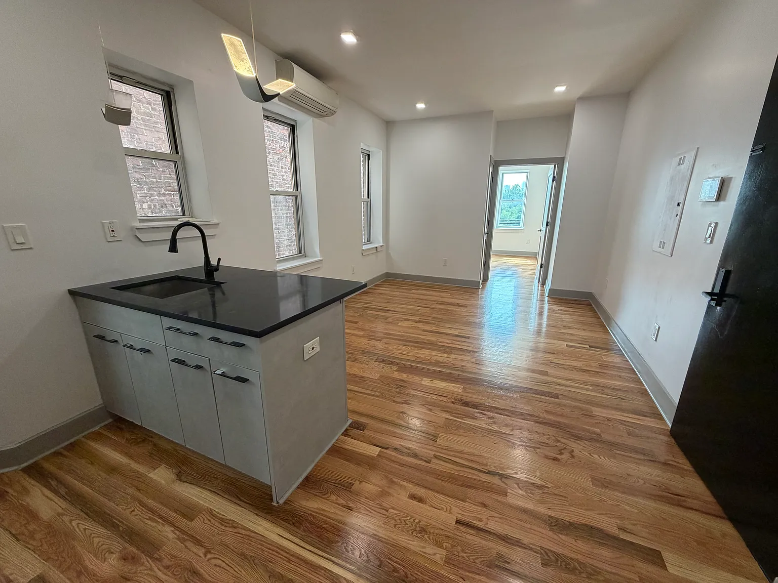 2 bed, 800 sqft, $2,500 — Photo 2