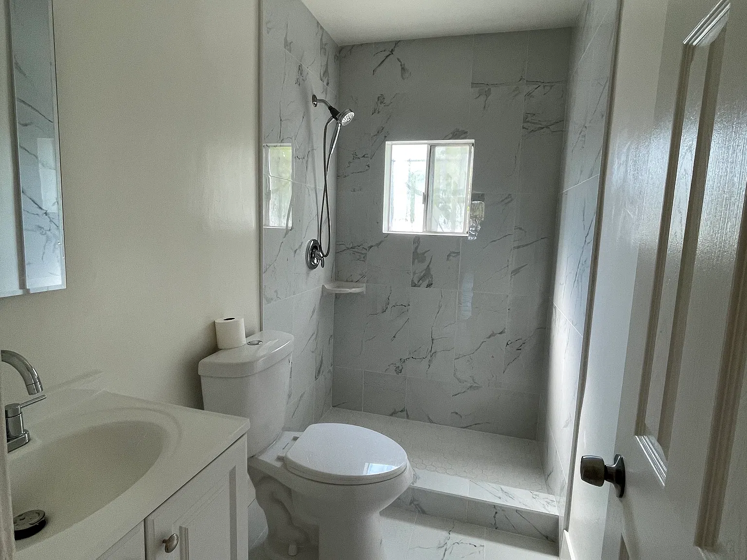1422 W 60th St — Photo 3