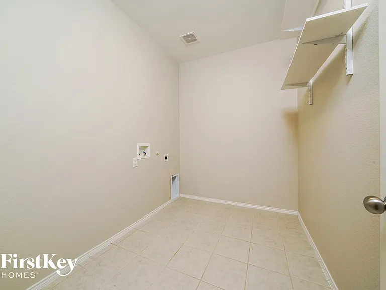 713 Jonius Creek Dr — Photo 10