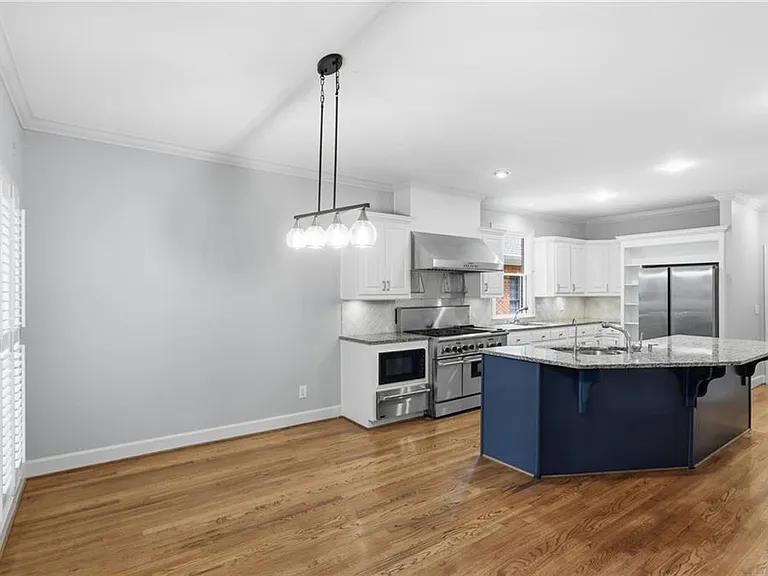 4563 Fountain Dr NE — Photo 9