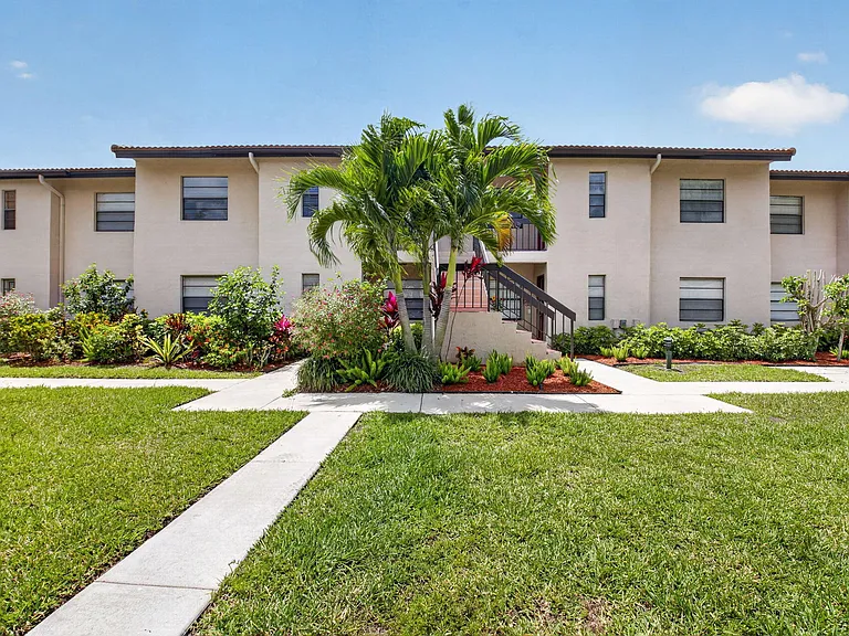 9299 Vista Del Lago #16D — Photo 3