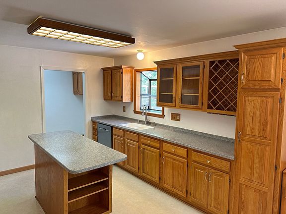 5th image of 73 Isleta Dr