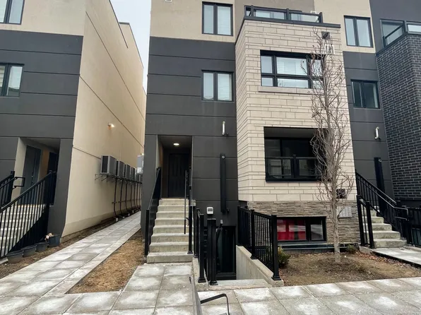 1141 Cooke Blvd #403, Burlington, ON L7T 4A8