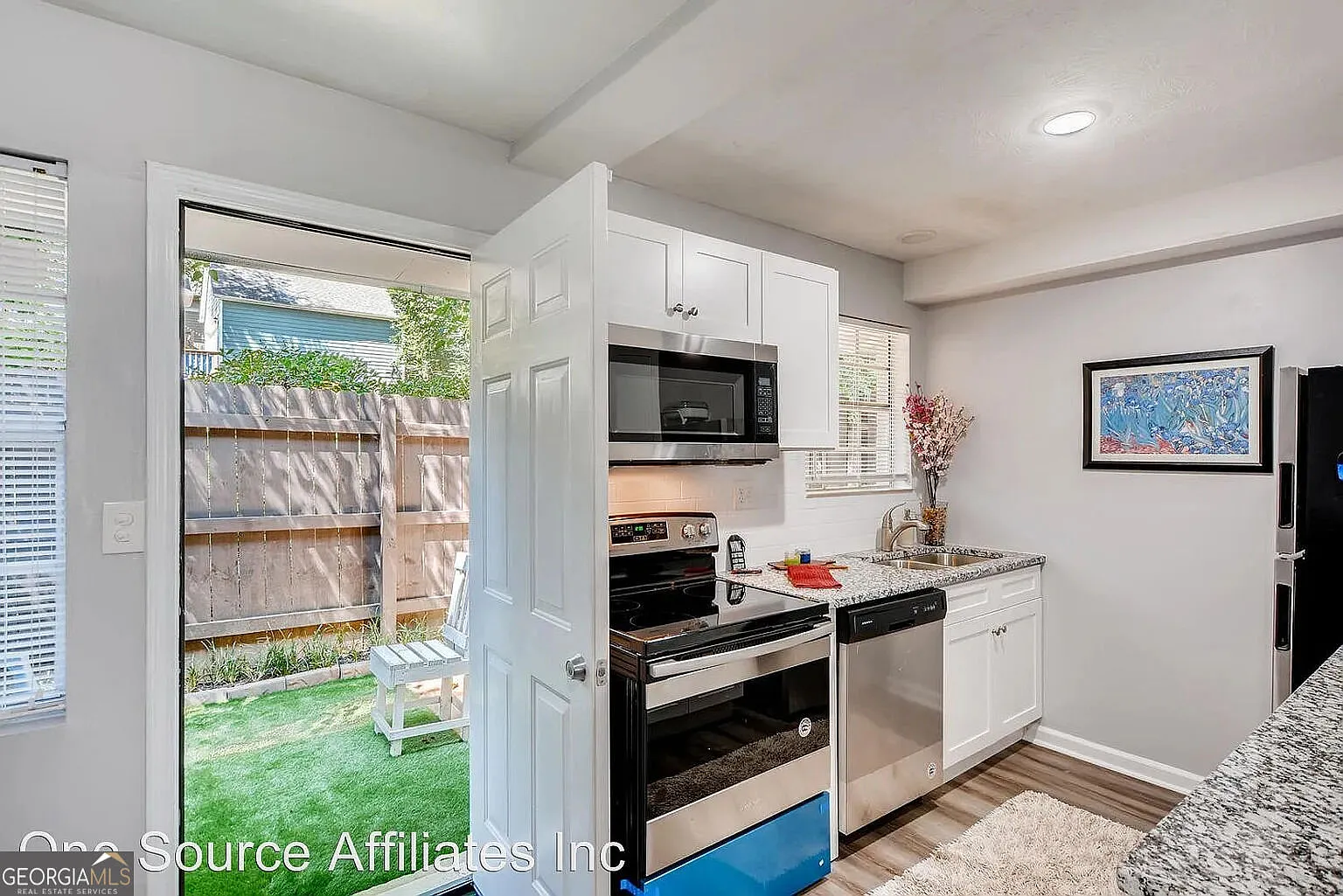 2 bed, 1.5 bath, 1300 sqft, $1,325 — Photo 3