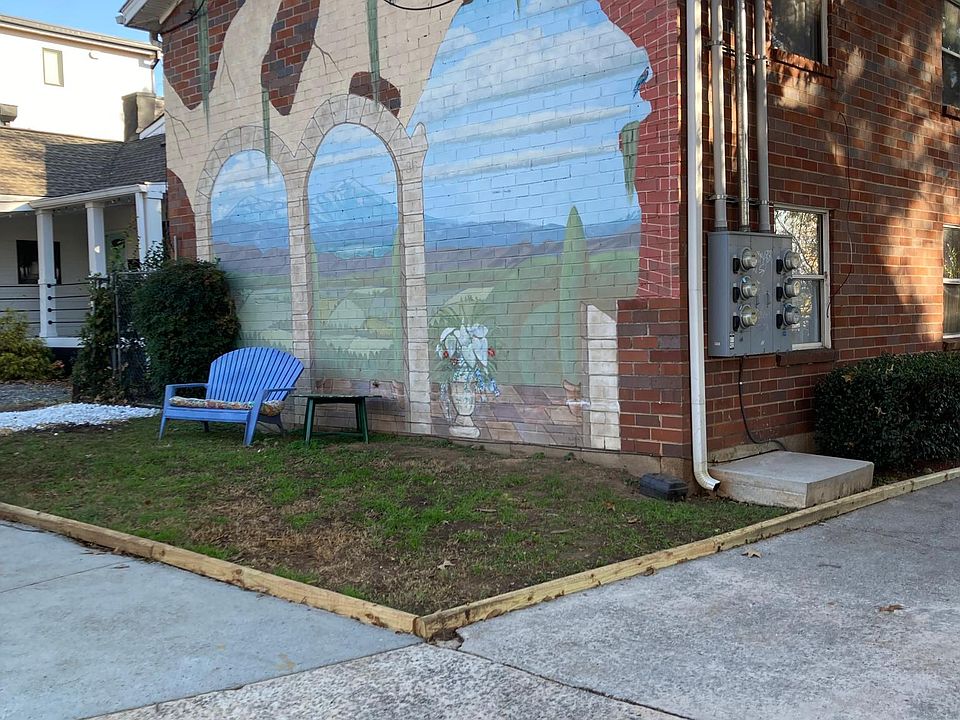 Front Mural