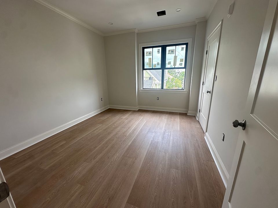 1st image of 11 Pearl St #202