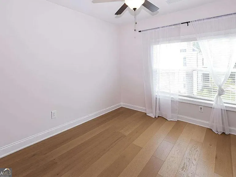 1860 Commons Pl NW — Photo 11