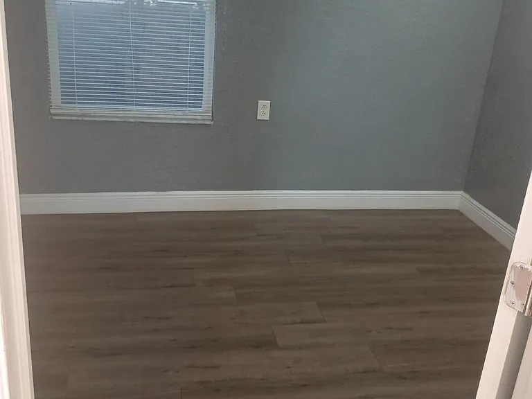 5939 NE 1st Ave — Photo 3