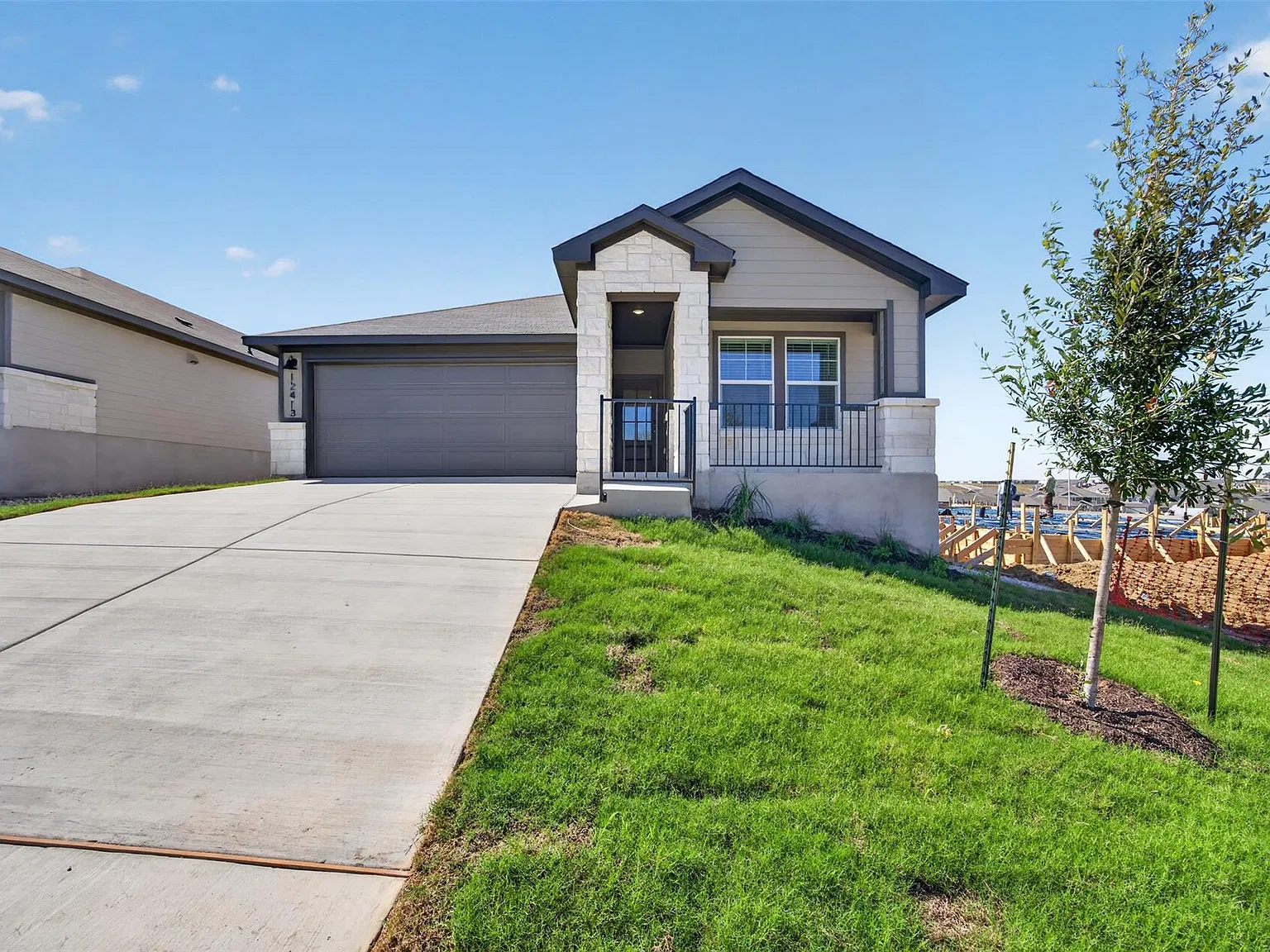 4 bed, 3.0 bath, 2012 sqft, $2,300 — Photo 1