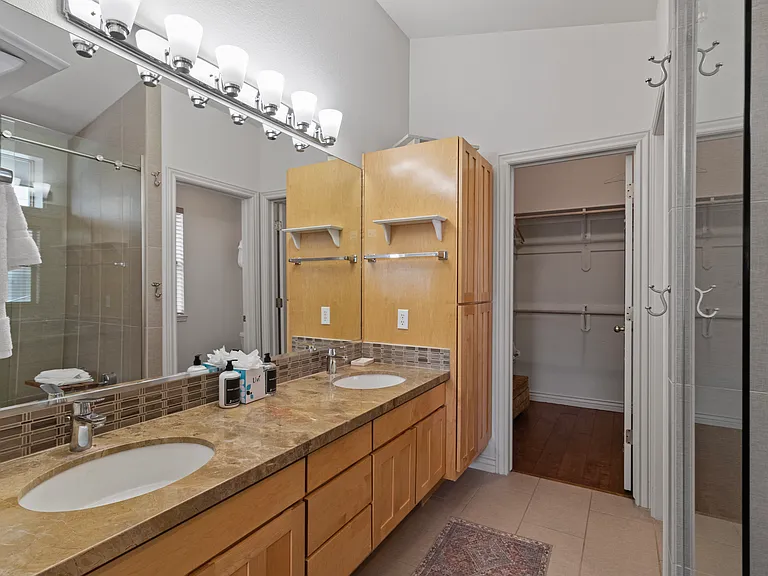Bathroom 1 / En Suite / Shower