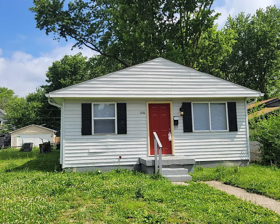 1330 W 32nd St