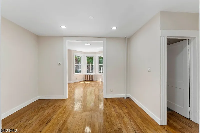 3 bed, 1.5 bath, $3,400 — Photo 4