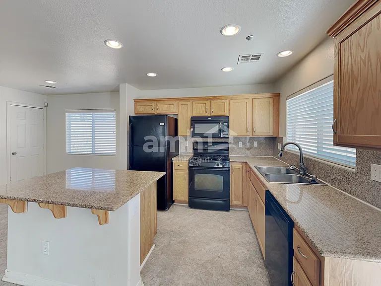 5676 Orangeroot Ct — Photo 3