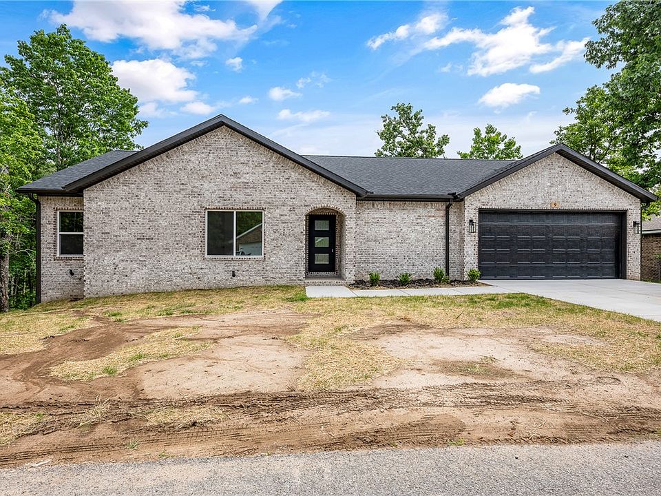 1st image of 9 Leland Ln