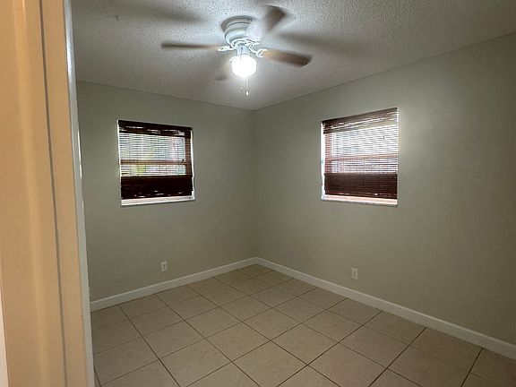 5th image of 8908 SE Parkway Dr