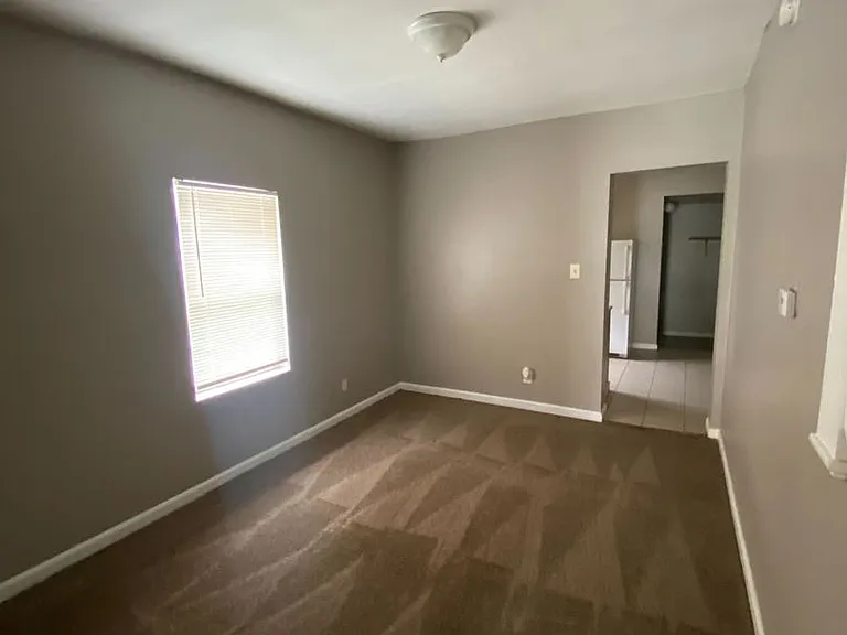 1301 N Olney St — Photo 2