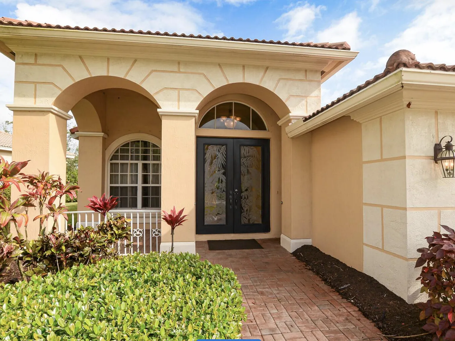 3 bed, 2.5 bath, 2205 sqft, $3,500 — Photo 2
