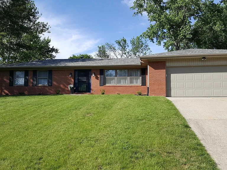 860 Driftwood Ave — Photo 3